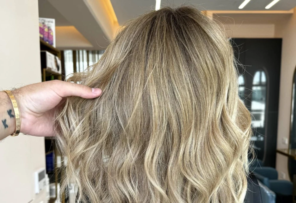 Haarschnitte und Färbungen - Beverly Hills Beauty